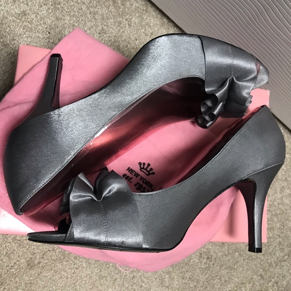 Nina Fulvia Peep Toe Pump in Light Pewter. Size 10 - Picture 3 of 6